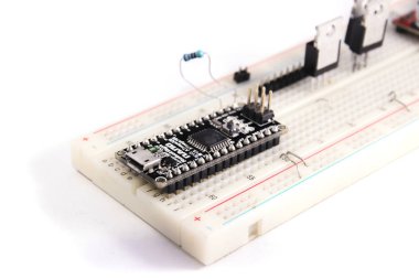 Arduino nano prototipleme kurulu transistörler dirençler breadboard