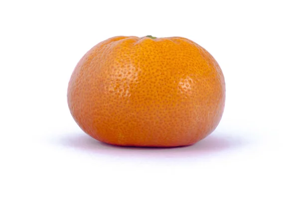 Ett Orange Tangerine Med Skugga Hela Isolerade — Stockfoto