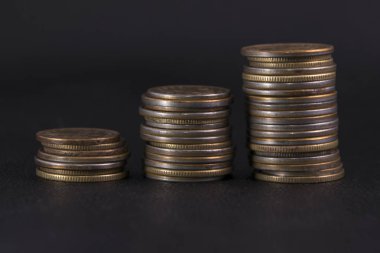 siyah deri sikkelerinde üç deste