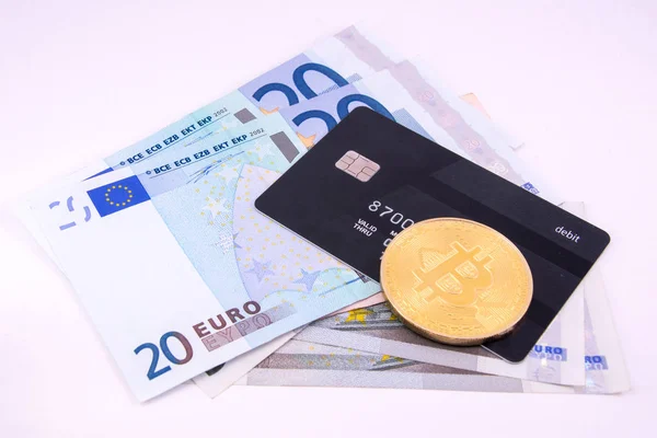 Ευρώ Χρήματα Τράπεζα Κάρτα Χρυσό Bitcoin Closeup — Φωτογραφία Αρχείου