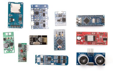 bir dizi elektronik modül izole edildi 