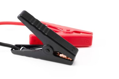 Kırmızı ve siyah elektrikli timsahlar izole edildi.