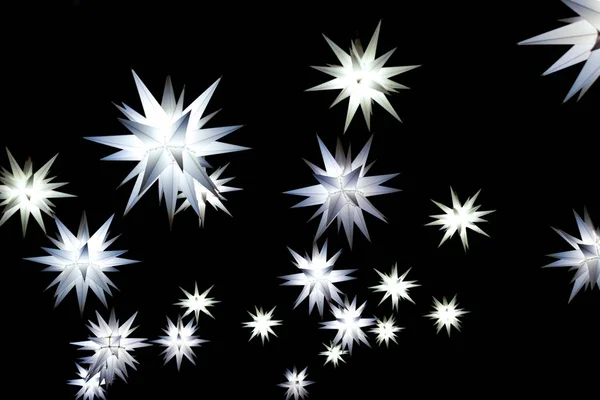 Arka plan doku yıldız bir siyah arka plan üzerinde parlayan beyaz ile