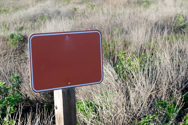 Image Rapprochée Panneau Vide Avec Espace Copie Herbe Sèche Sur — Photo