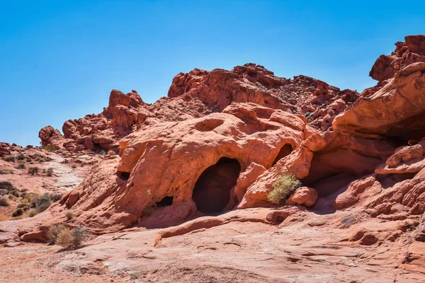 Doğal portakal kumtaşı oluşumları çölde. Alev vadisinde Milli Parkı, Nevada, Amerika Birleşik Devletleri. Sıcak kuru iklim arka plan.