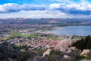 Lake Elsinore, Güney Kaliforniya ABD city üzerinde göster