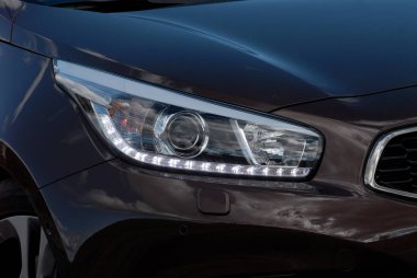 Modern aracın Far yakın çekim fotoğrafı