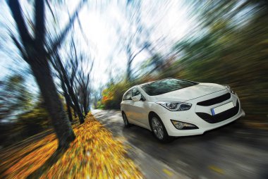 araba önden fotoğraflandı hareket