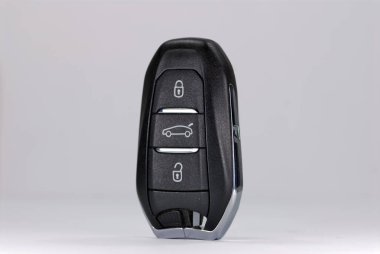 Uzaktan kumandalı siyah araba anahtarı