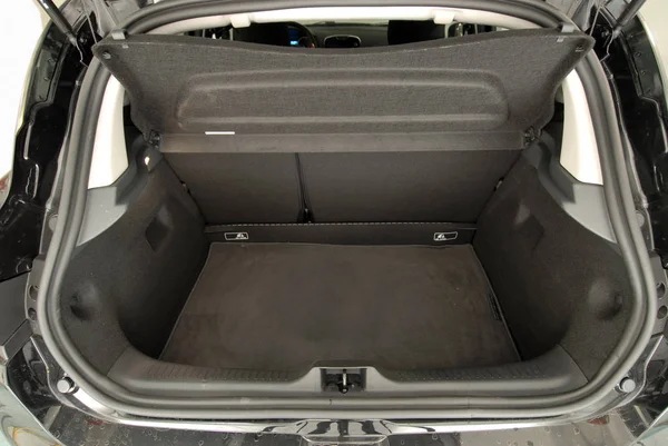 Пустой Багажник Маленького Легкового Автомобиля — стоковое фото