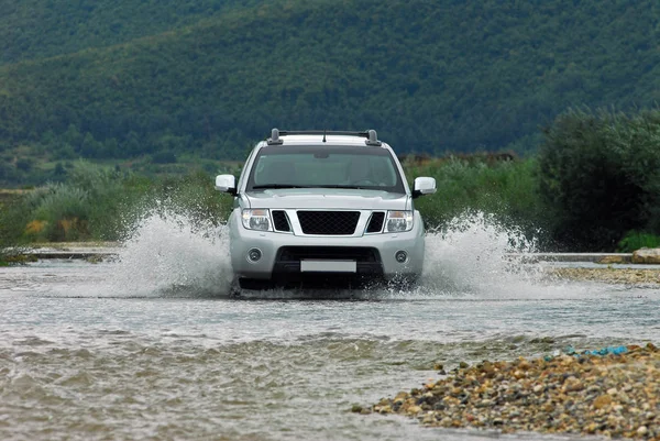 Suv Přes Řeku — Stock fotografie