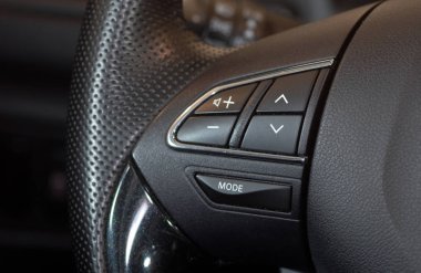 Direksiyonda bulunan denetim çubuğunu cruise