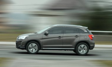 Hız bir Suv kaydırma bir kadeh