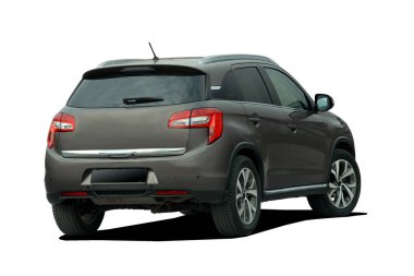 Beyaz bir arka plan üzerinde SUV