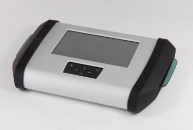 Beyaz arka plan üzerinde araba tanı cihazı