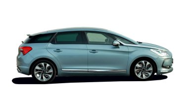 yeşil modern hatchback yan görünüm