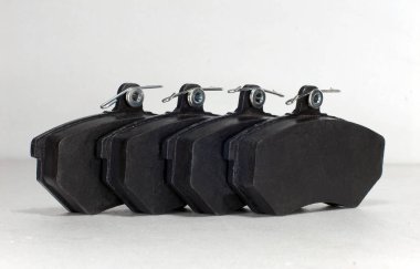 Araba, bölümü için disk fren sistemi için dört fren balataları