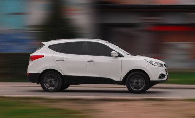 Yüksek hızda SUV