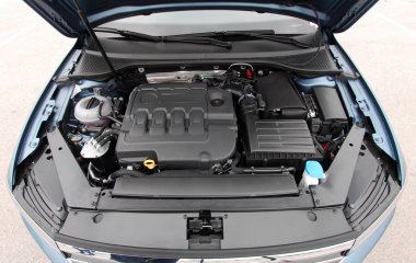 Bir yolcu vagonunda motor.