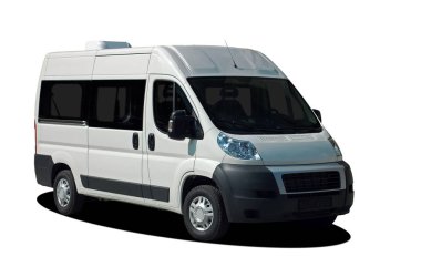 Beyaz arka plan üzerinde beyaz minibüs