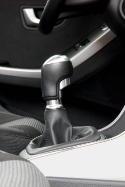 Yolcu vagonunda otomatik seçici kolu