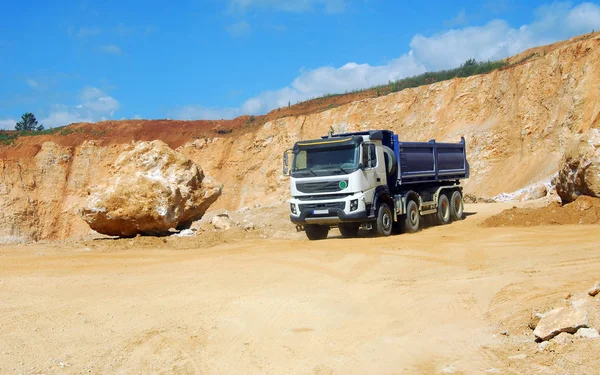 Großer Lkw Steinbruch — Stockfoto