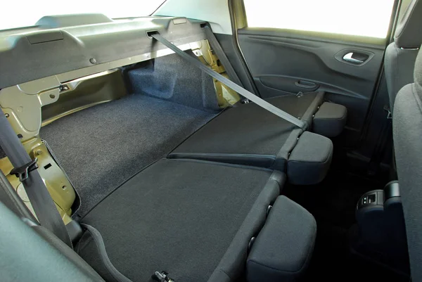 Kofferraum Mit Umgeklappten Rücksitzen — Stockfoto