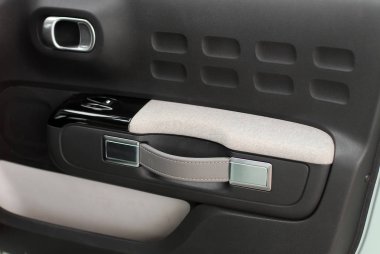 araba kapı kolları ve elektrik detay