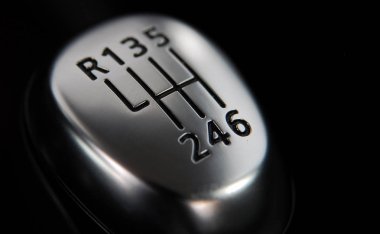 Elle şanzıman kolunun başı.