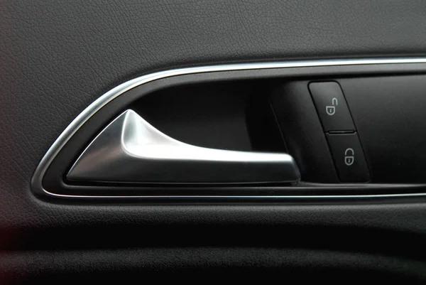 車のドアのハンドルと電気詳細 — ストック写真
