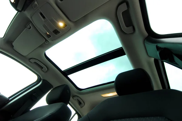 Panorama Sunroof Ganda Dalam Mobil Penumpang — Stok Foto