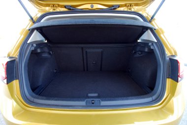 Bagajda bir binek otomobil