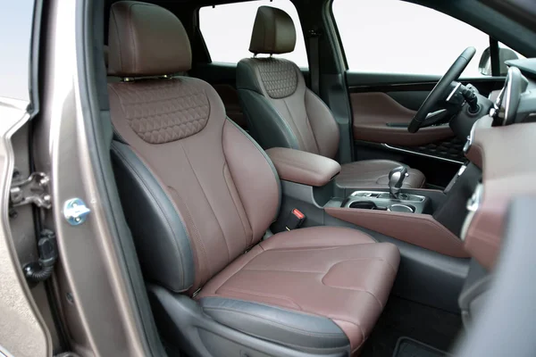 Front Seats Upholstered Red Leather Large Modern Suv — Stock Photo, Image