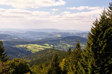 Milli Parkı Krkonose Rokytnice nad yakınındaki vadide görünümüne Jizerou. Park Bohemia Hradec Kralove ve Liberec bölgelerde kuzeydoğusunda yer almaktadır. Çek Cumhuriyeti. Orta Avrupa.