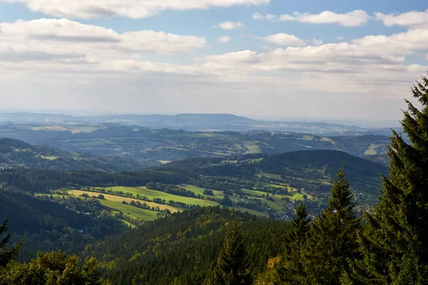 昨日近くの国立公園クルコノシェの谷に Jizerou 公園は フラデツ クラーロヴェー リベレツ地域のボヘミアの北東にあります チェコ共和国 中央ヨーロッパ — ストック写真
