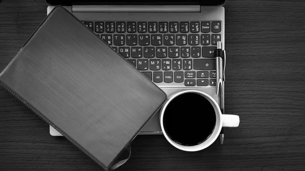 Concetti Prontezza Lavoro Quaderni Tazze Caffè Computer Portatili — Foto Stock