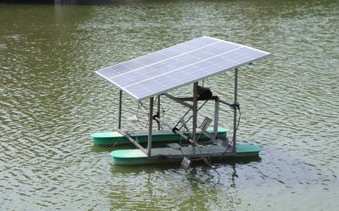 Güneş enerjili su arıtma makine ile enerji kavram, temiz enerji ve çevre koruma koruma