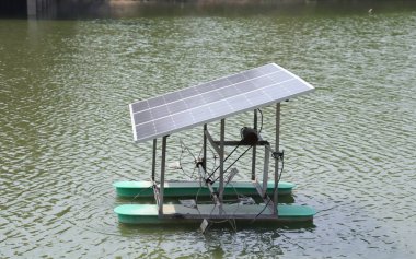 Güneş enerjili su arıtma makine ile enerji kavram, temiz enerji ve çevre koruma koruma