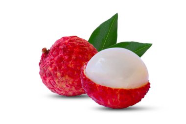 Lychee yaprakları ve liçi meyveleri beyaz arka planda izole edilmiş tatlı ve ferahlatıcı bir aromaya sahiptir..
