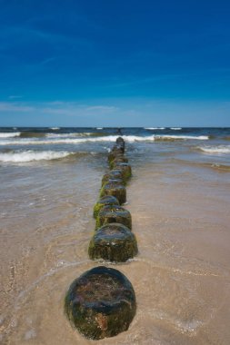 Usedom adasında Almanya'da Baltık Denizi üzerinde sahilde ahşap