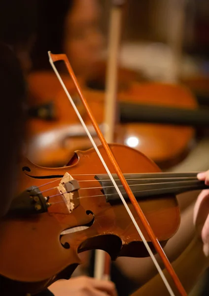 Gros Plan Main Musicien Joue Violon Dans Orchestre — Photo