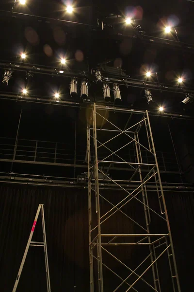 Equipo Iluminación Barras Colgantes Para Actuaciones Dentro Del Teatro Son —  Fotos de Stock