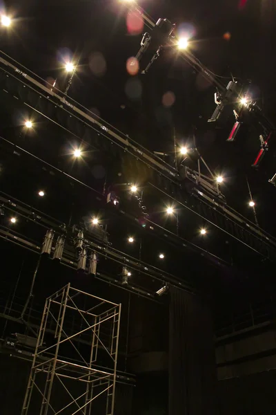 Sprzęt Oświetleniowy Wiszące Bary Spektakle Teatrze Jasne Użytku — Zdjęcie stockowe