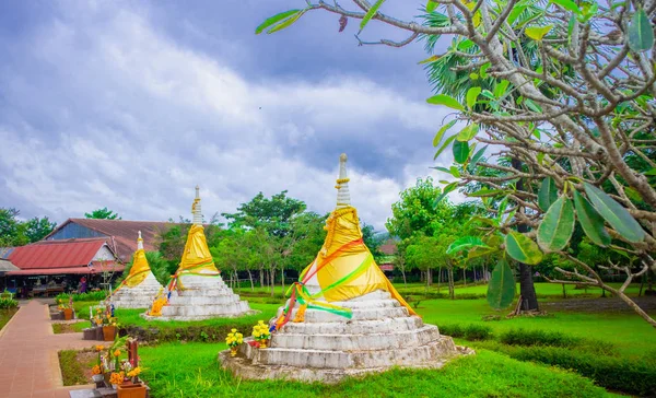 Tay dili-Birmanya sınır, eski zamanlarda rotadan ayıran üç pagodadan denetim noktaları