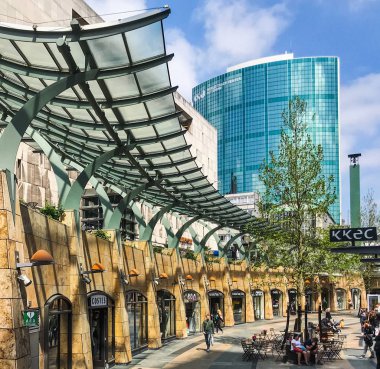 Rotterdam, Hollanda - Haziran 05,2018: şehir merkezindeki trafiğe kapalı alanda Modern mimarisi