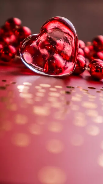 Coeur Transparent Brillant Perles Rouges Parfait Fond Carte Voeux Saint — Photo