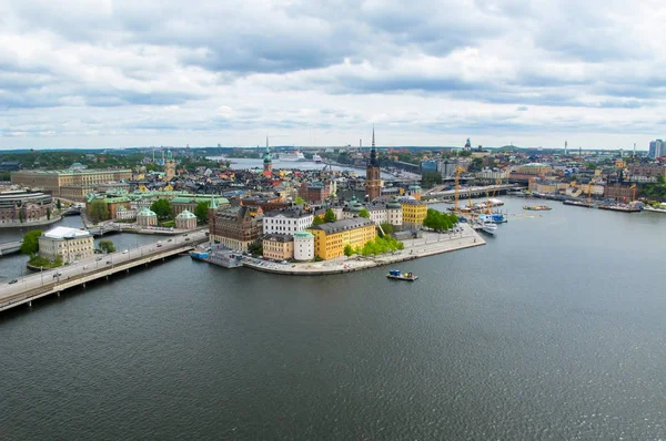 ストックホルム スウェーデン ガムラスタン 旧市街 と近代的な都市の展望台からの素晴らしい空中パノラマ — ストック写真
