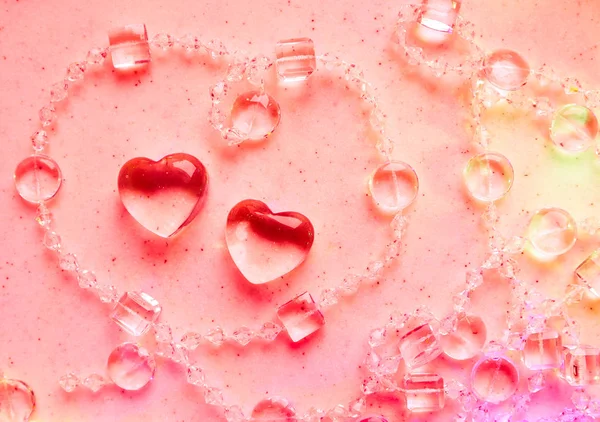 Coeurs Transparents Perles Sur Marbre Rose Parfait Fond Carte Voeux — Photo