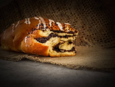 Taze haşhaş tohumu rustik ahşap b doğal keten peçete rulo