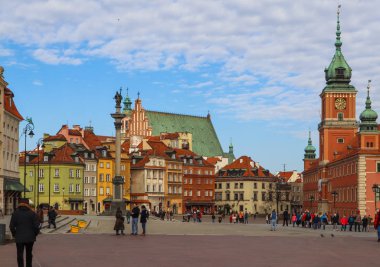 Varşova / Polonya - 27 Şubat 2019: Castle Square, Sigismund'ın 